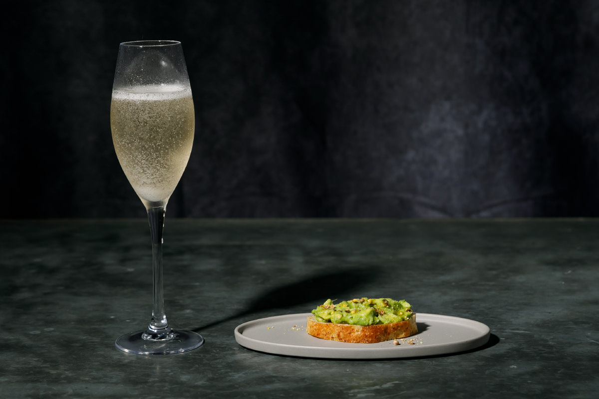 アボカド アマニパンのオープンサンド×スパークリングワイン