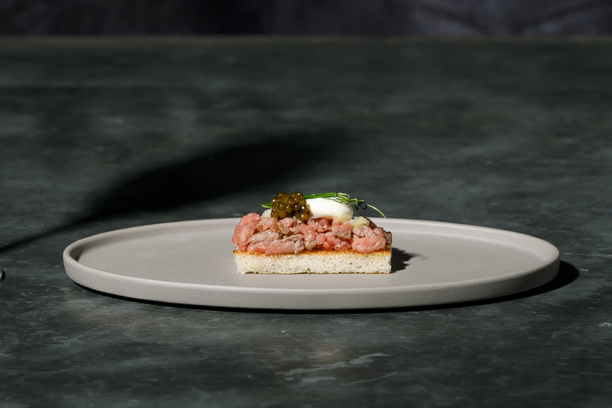 黒毛和牛のタルタルとキャビア×シャンパーニュ