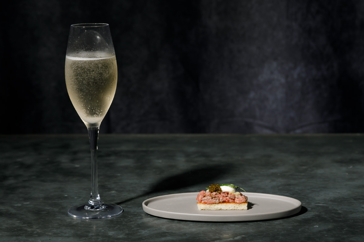 黒毛和牛のタルタルとキャビア×シャンパーニュ